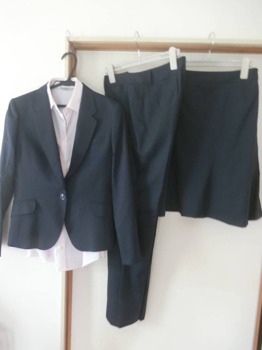 即決美品◆◆ＡＯＫＩ　LES MUES　パンツスーツ◆◆４点セット◆ネイビーストライプ柄　１１号サイズ