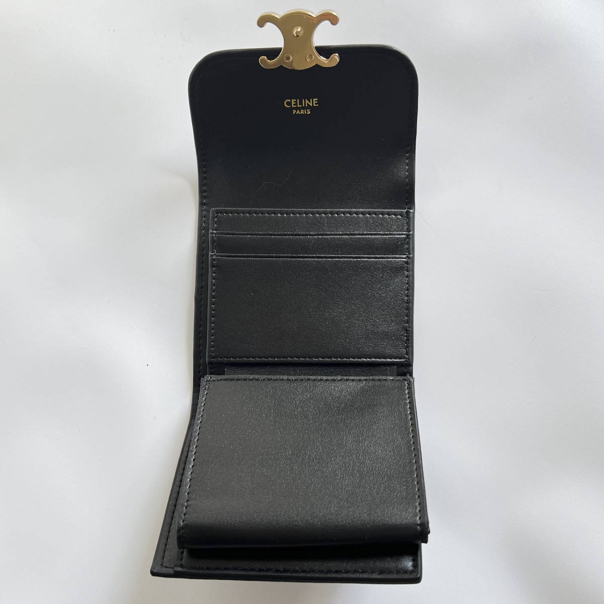 CELINE トリオンフ スムースカーフスキン ブラック 三つ折り財布　セリーヌ CELINE トリオンフ スムースカーフスキン ブラック 三つ折り財布 セリーヌ