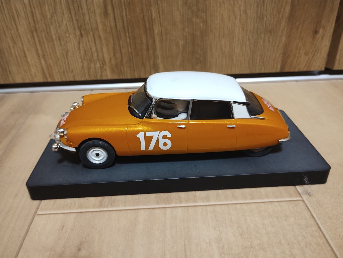 SCX 1/32 シトロエンDS