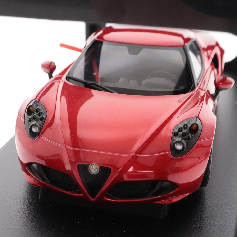 □ オートアート ミニカー アルファロメオ 4C 1/18 レッド 箱付き