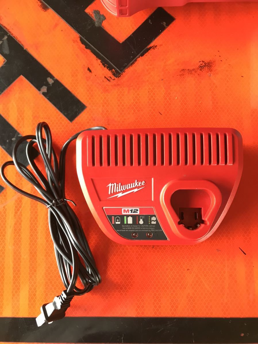 milwaukee 48-59-2401 M12 バッテリーチャージャー　12V 本国仕様　充電器　USモデル　3A 