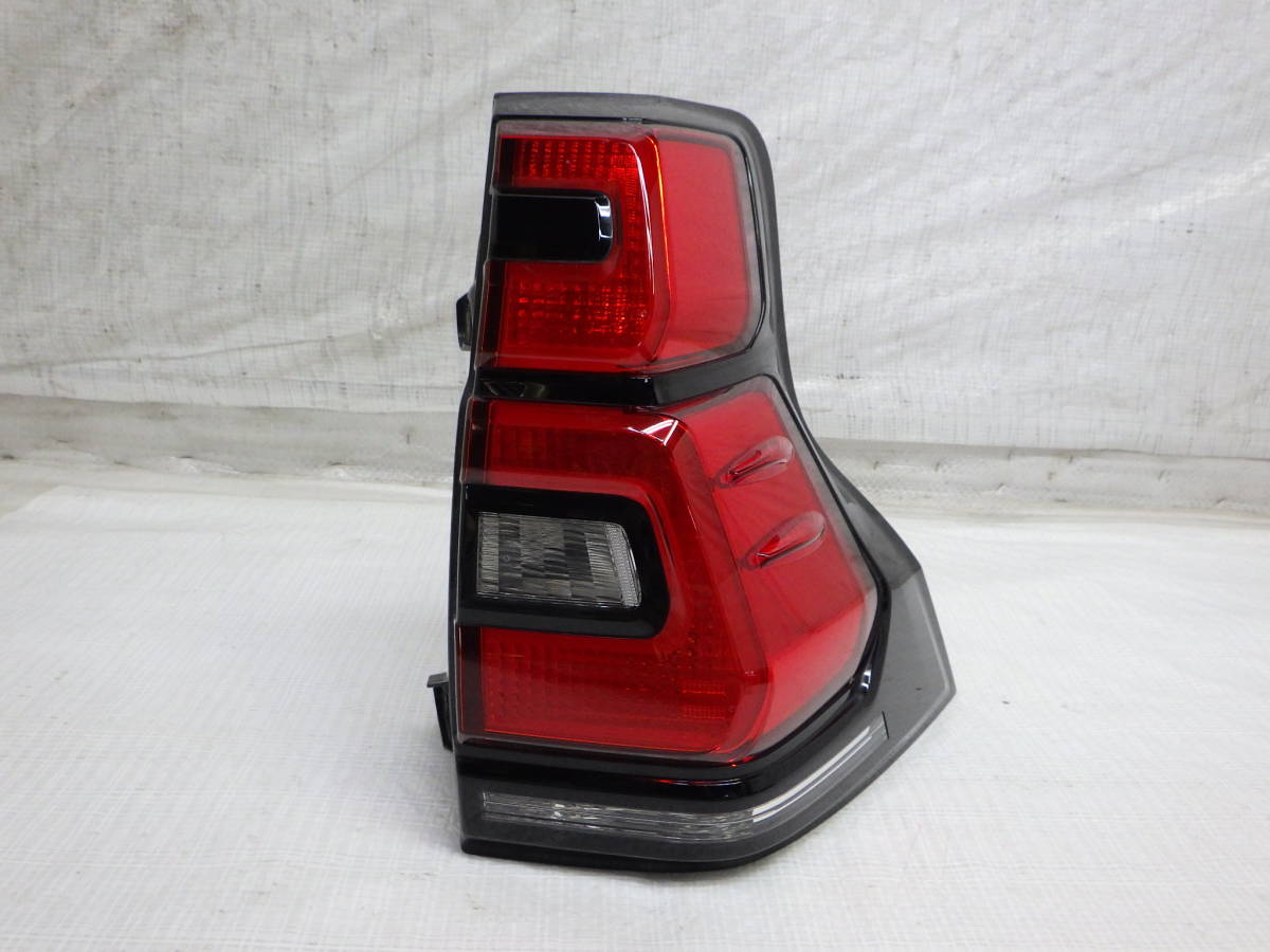 ランクルプラド150後期テールランプ　右側 後期 TRJ150W/GDJ150W 150 ランドクルーザー プラド 右テールランプ 右