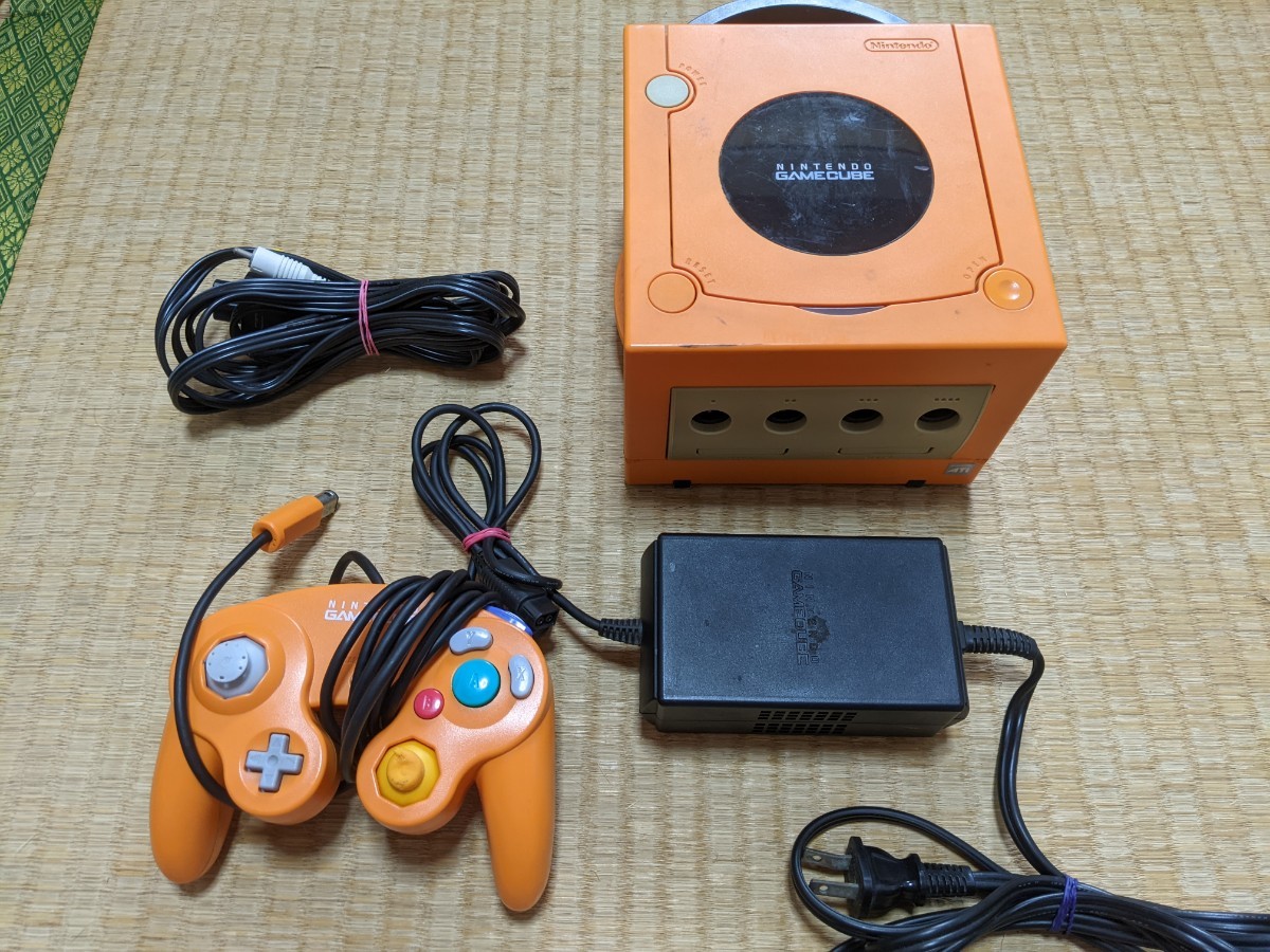 ゲームキューブ　本体　オレンジ　コントローラー　電源　AVコード 　ジャンク扱い ①