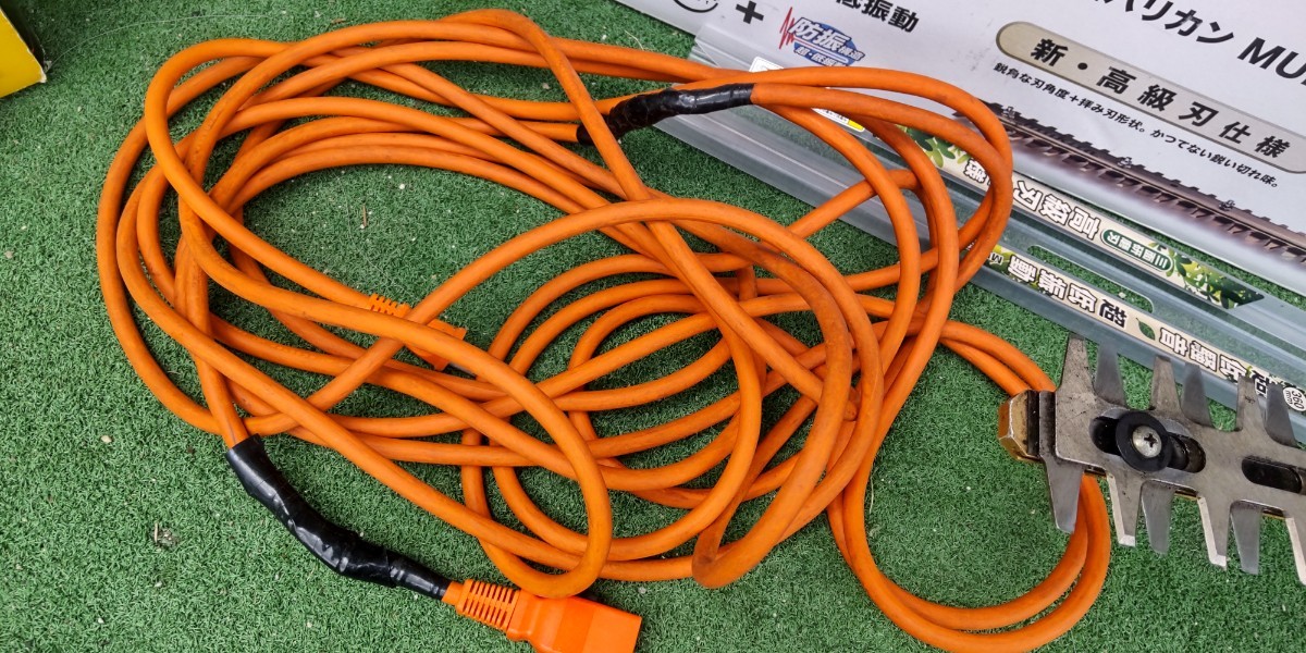 マキタ 中古 生垣バリカン MUH3652 ヘッジトリマー 100V ブレード長さ360mm　
