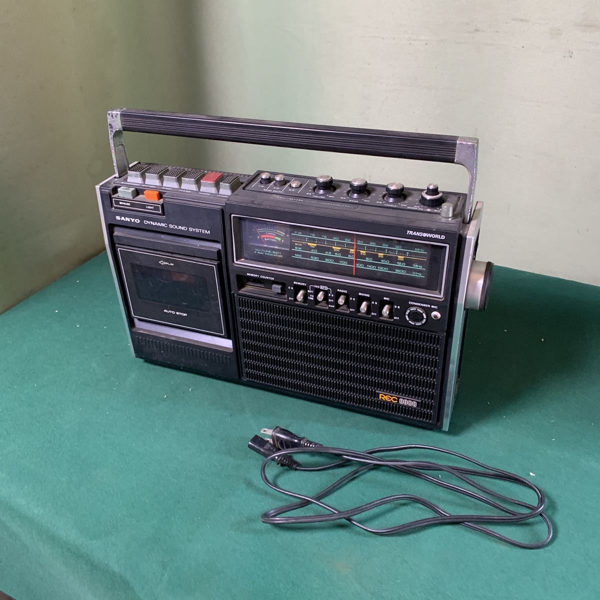SANYO ラジオカセットレコーダー MR-8800 ラジオだけ使用可能です現状品