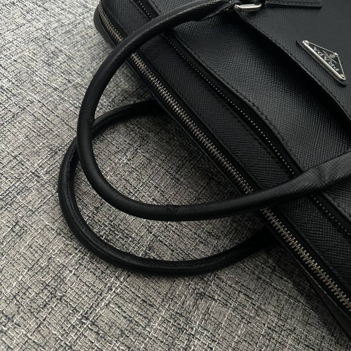 美品◇PRADAプラダ さそわ A4対応ビジネス可 ナッパレザー トートバッグ