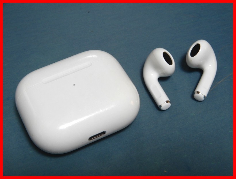 AirPods 第3世代 - 整備済み品 R片耳Apple国内正規品 動作品公式通販 正規品　Apple Airpods 第３世代　イヤホン （A2564/A2565）　 充電ケース （A2566 ）　ワイヤレスイヤホン 　管045