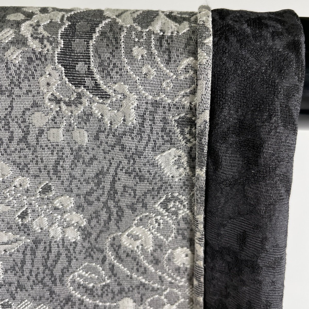 小紋 身丈157.5cm 裄丈68cm L 単衣 草花 紋意匠 灰色 正絹 美 小紋 身丈157.5cm 裄丈68cm L 単衣 草花 紋意匠 灰色 正絹 美