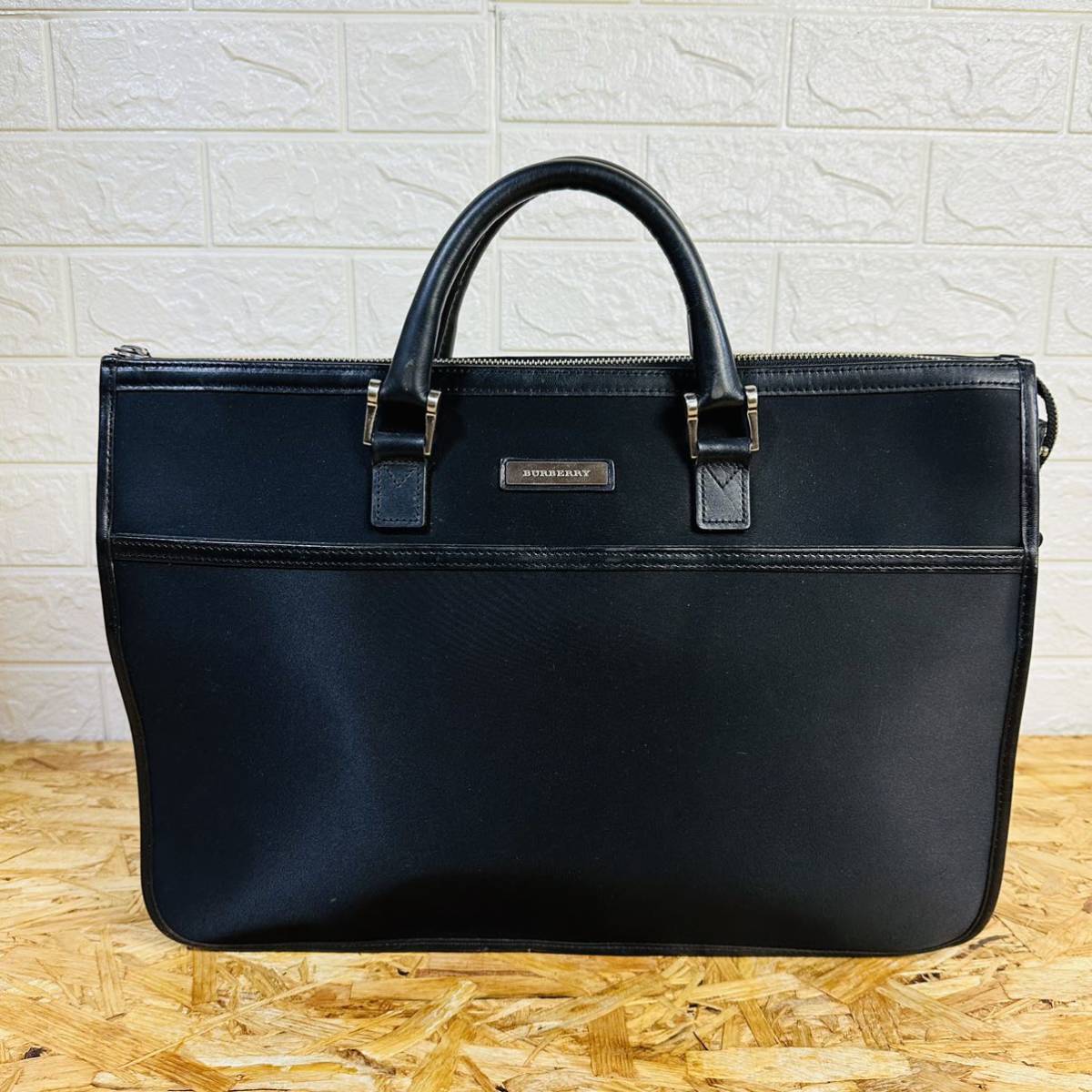希少 ブラック展示台 BURBERRY バーバリー ビジネスバッグ ブリーフケース レザー ハンドル