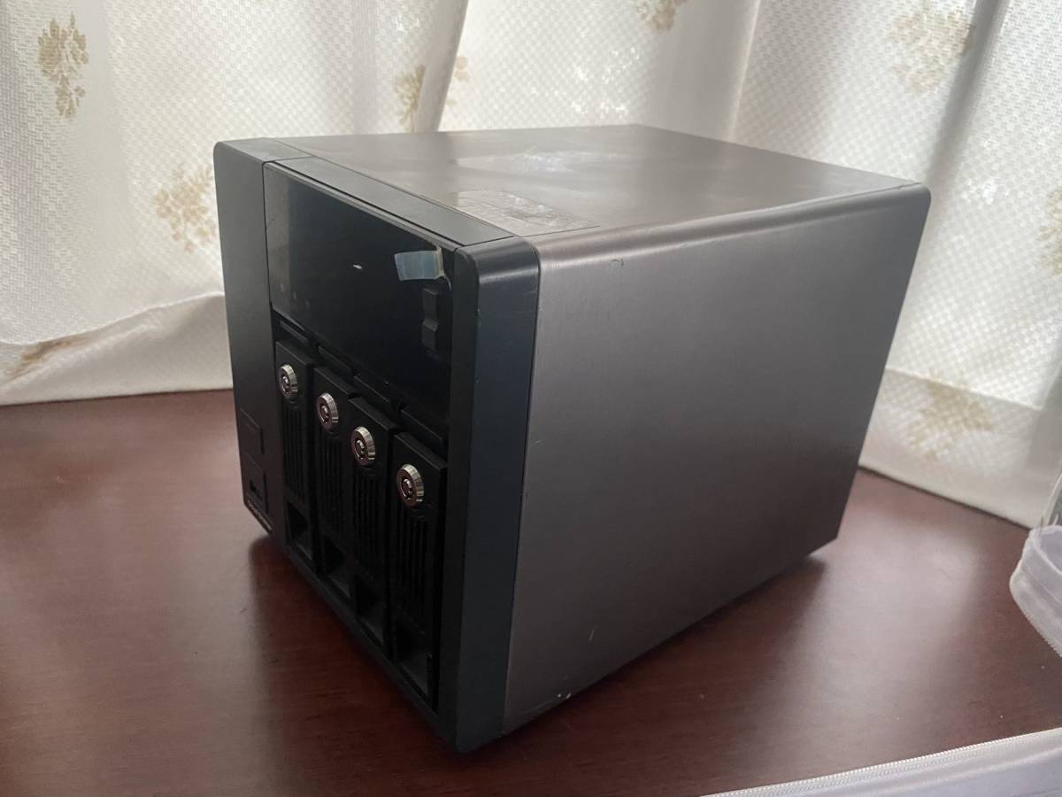 動作確認済　QNAP キューナップ NAS TS-453PRO NAS-453G（OEM品）　QTS書き換え済 WD red 4TB*4個　合計16TB 