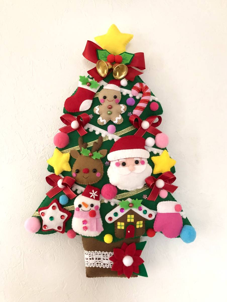 ハンドメイドフェルトリースクリスマスツリー(緑)サンタトナカイ雪だるまハウスジンジャークッキー長靴壁飾り