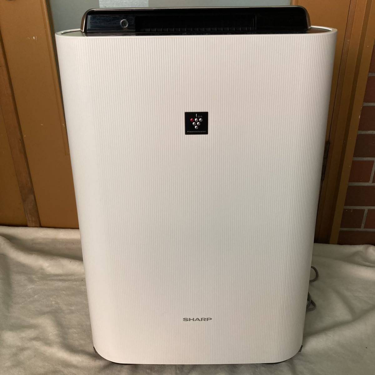 【中古・美品】SHARP 加湿空気清浄機 KC-F70-W シャープ 2018製 Yahoo!オークション - 「加湿空気清浄機 シャープ kc-f70」の落札相場