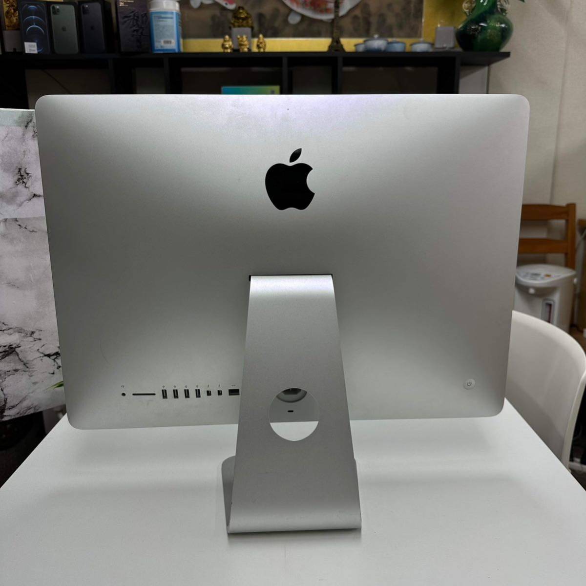 Apple iMac (Late2013 )◇21.5インチ / Core i5 / 8GB / HDD：1TB LK07