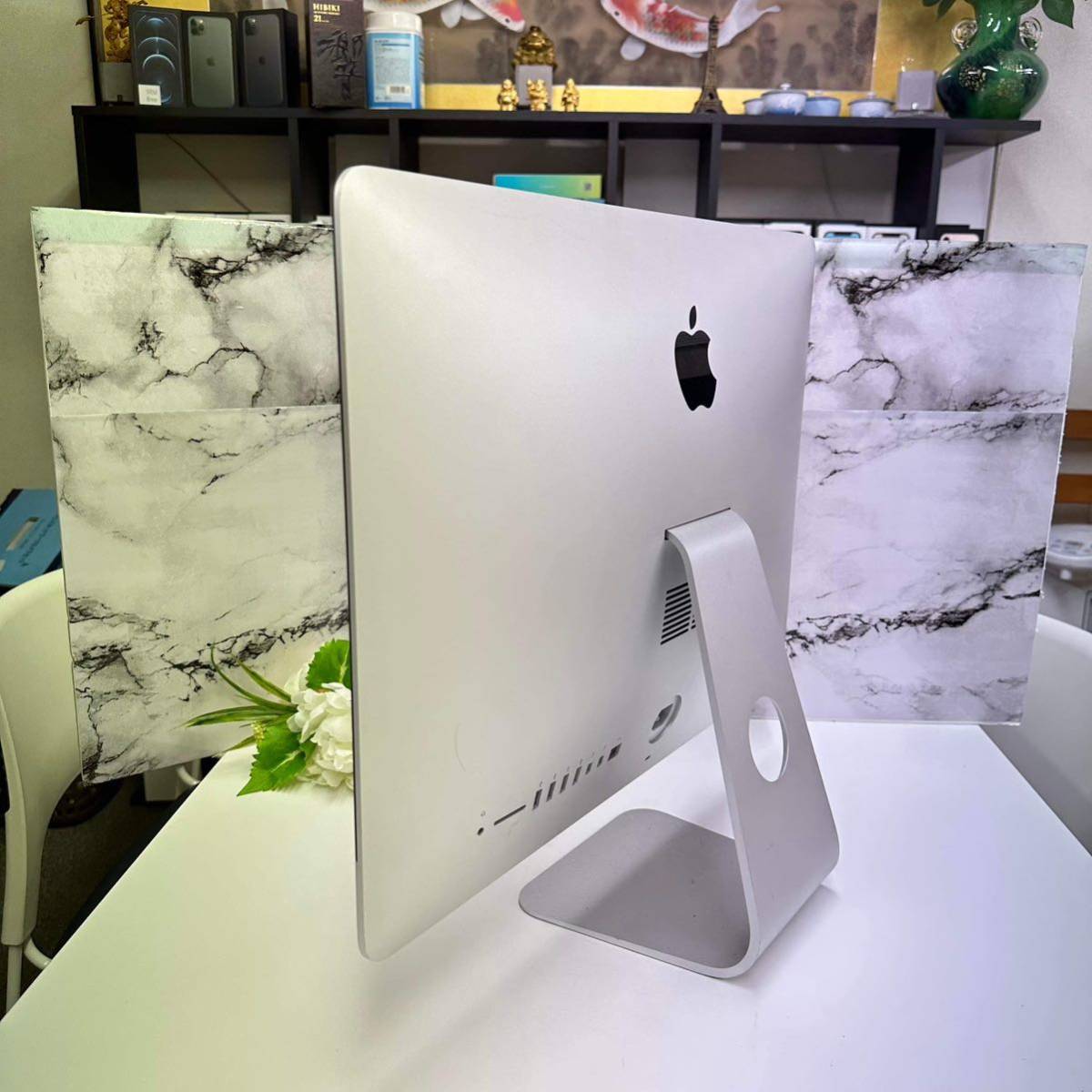 Apple iMac (Late2013 )◇21.5インチ / Core i5 / 8GB / HDD：1TB LK07
