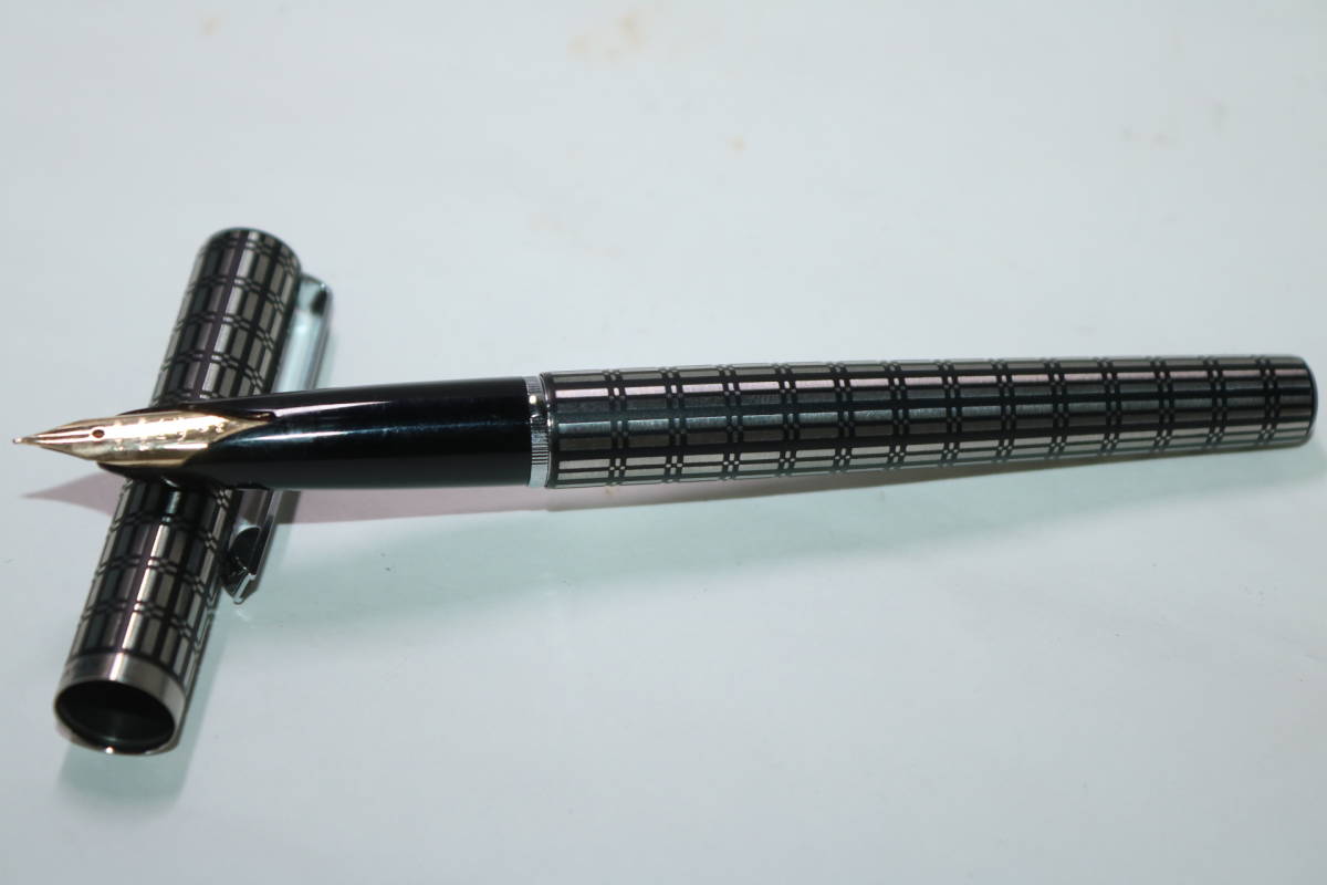 O1883 ○SAILOR○万年筆○ペン先14K○送料360円○格子柄○筆記用具