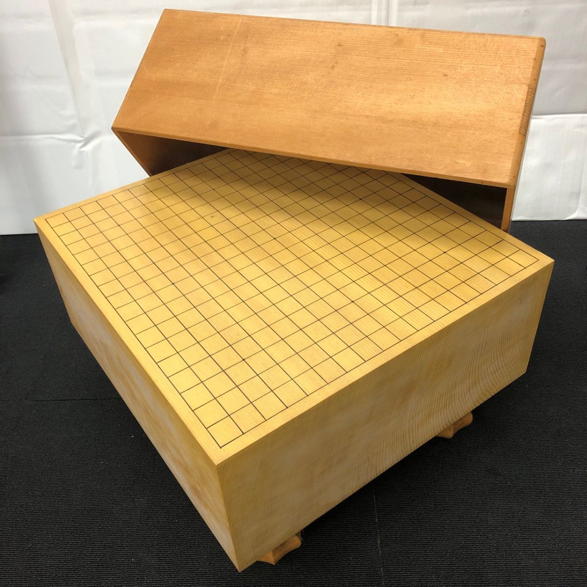 C558-K44-2592 碁盤 脚付き/盤厚約17.8cm 幅約41.9cm 奥行約45.2cm 脚