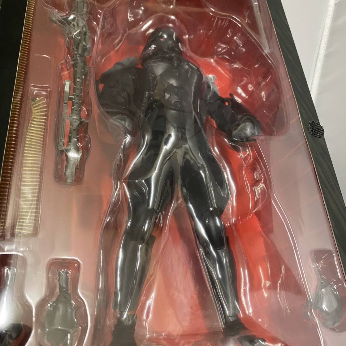 メディコム・トイ RAH 1/6 紅い眼鏡 特殊強化服 プロテクトギア