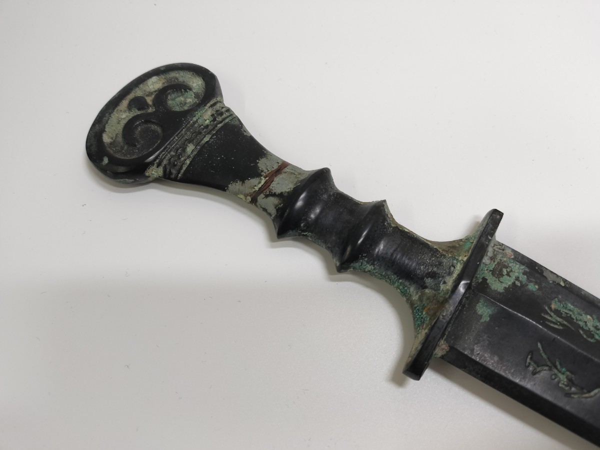 H01 銅製置物 中国青銅器 銅剣 刃なし 獣紋形鍔 銘文アリ インテリア