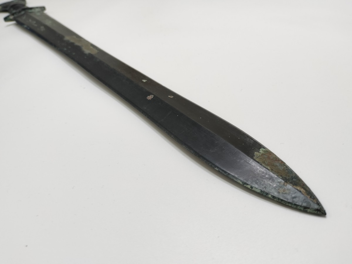 H01 銅製置物 中国青銅器 銅剣 刃なし 獣紋形鍔 銘文アリ インテリア