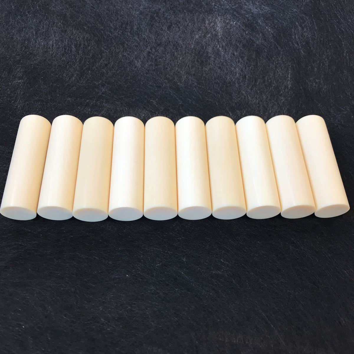 18㎜／10本まとめ印材・色々加工用素材・彫刻用素材・マンモス・牛角・端材等々　