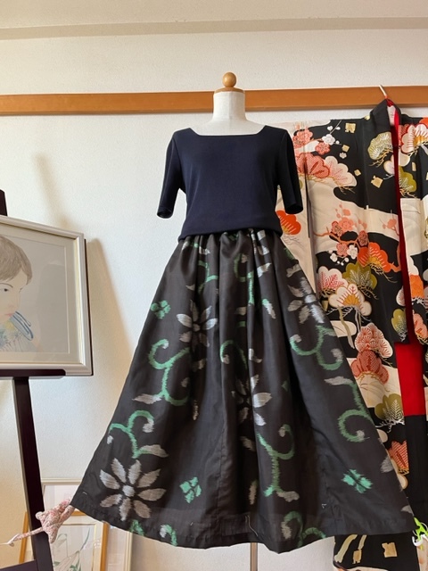 4757/アンティーク泥大島未着用～/焦げ茶に花唐草模様の泥大島紬で