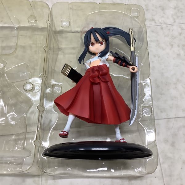 世界樹の迷宮 パラディンの女の子 トレジャーフィギュアコレクション