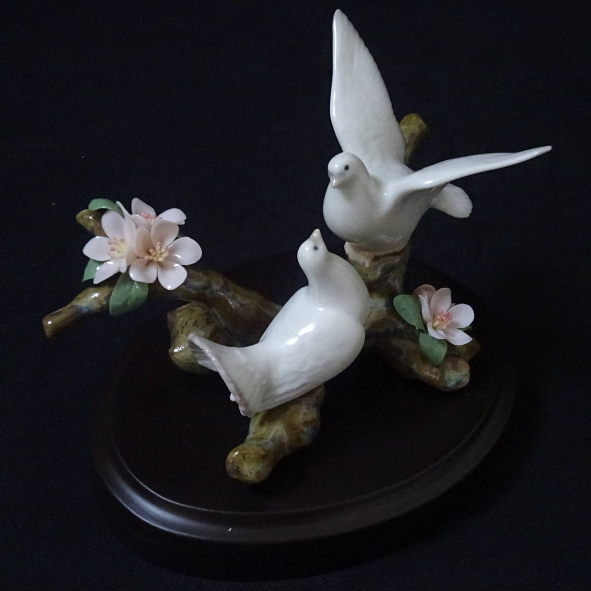 2202152/102/mrrz】箱付き LLADRO リヤドロ 8422/桜の唄 鳥 フィギュ