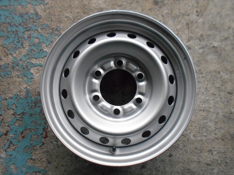 カムロード 純正 +30 ６ 新車外し！ カムロード純正タイヤホイールセット新車外し品 【美品】トヨタ カムロード 純正 15インチ 5J +30 PCD139.7 6H スタッドレスタイヤ用に☆福岡発 店頭交換もOK