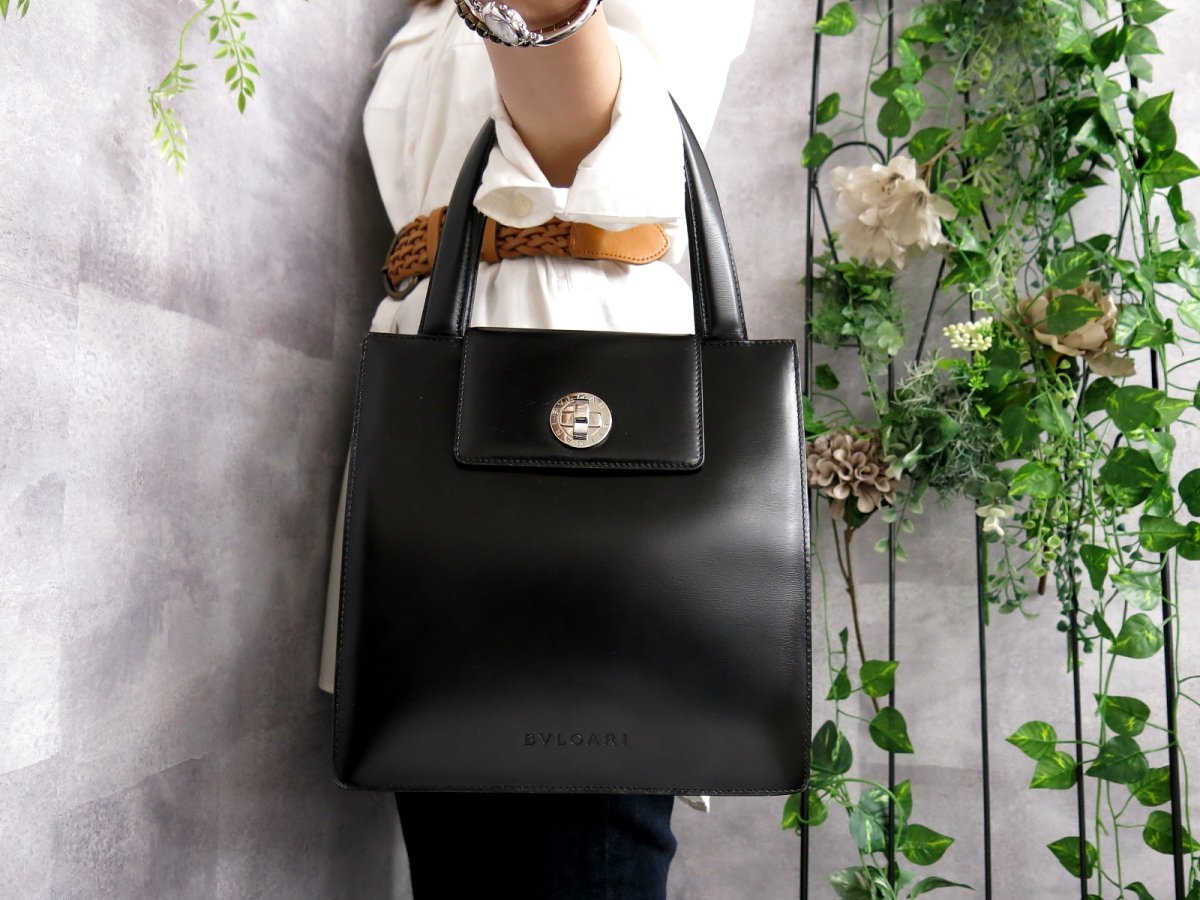 ●超美品●BVLGARI ブルガリ●ロゴ型押し●ターンロック●カーフ レザー 本革●ハンド バッグ●黒●シルバー金具●腕掛け●かばん●Js41185