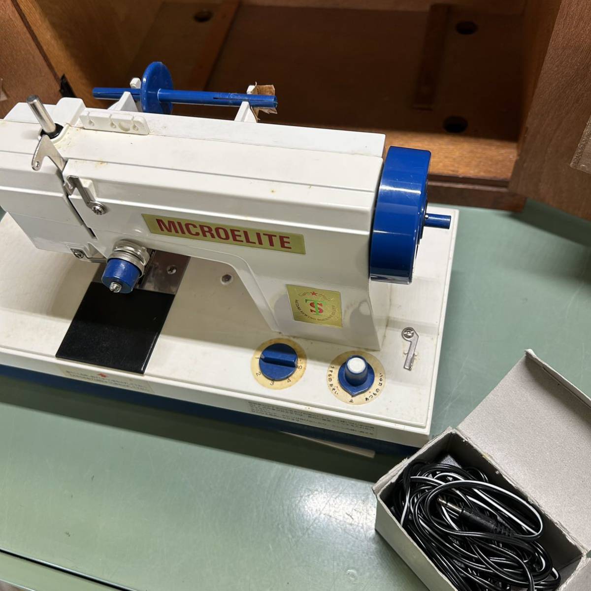 100円〜 ミシンお針箱 MICROELITE 小型ミシン 木製棚 昭和レトロ 木箱