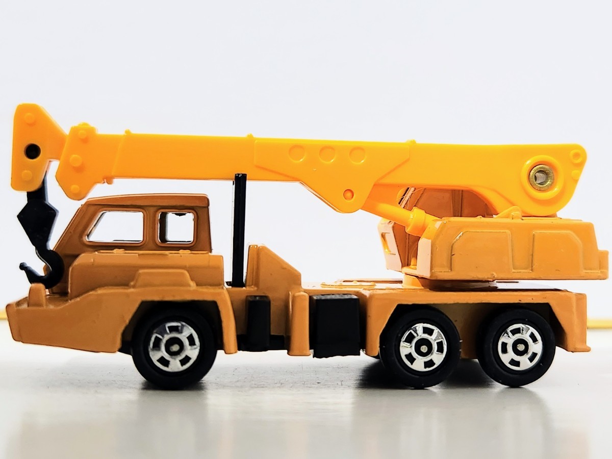 トミカ 日産ディーゼル ユニックトラック クレーン No.72 1⁄150