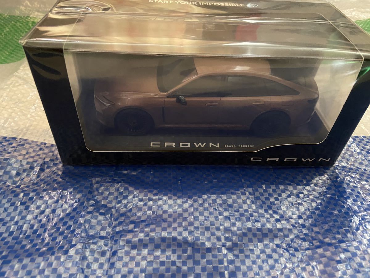 クラウンセダンFCEV プレシャスブロンズ カラーサンプル ミニカー
