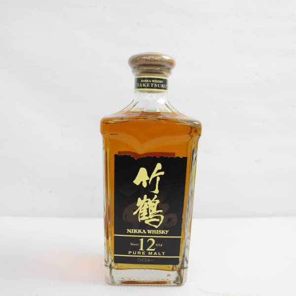 獅子蓋色絵透し彫り角型四脚香炉「大明萬曆年製」