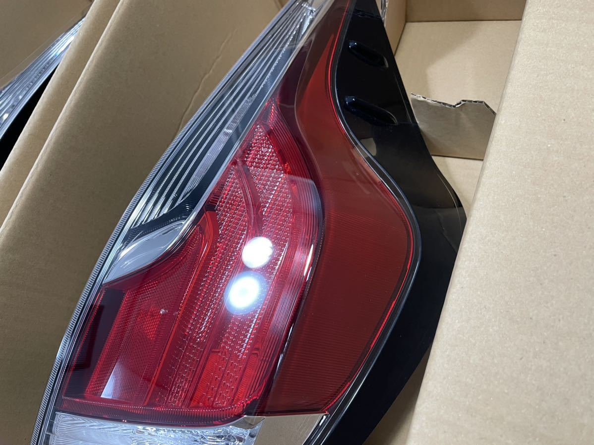 AQUA アクア NHP10 中期 純正 左右セット テールランプ テールライト ハーネス付き STANLEY 52-297