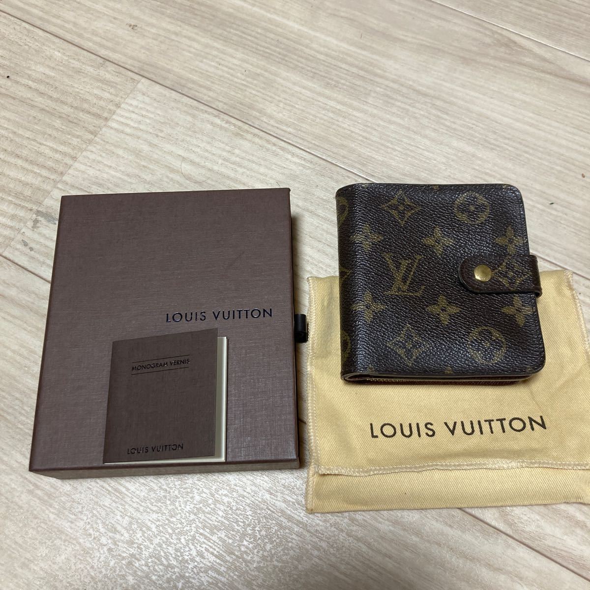 ルイ・ヴィトン Louis Vuitton ポルト パピエ ジップ 二つ折り財布