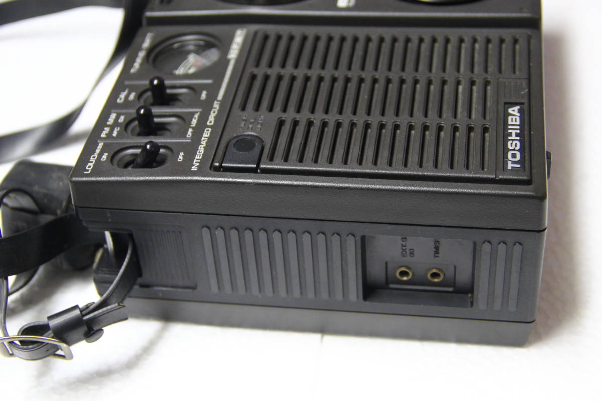 TOSHIBA 東芝 アンティークラジオ TRY X1600 ICラジオ FM/SW/MW 3