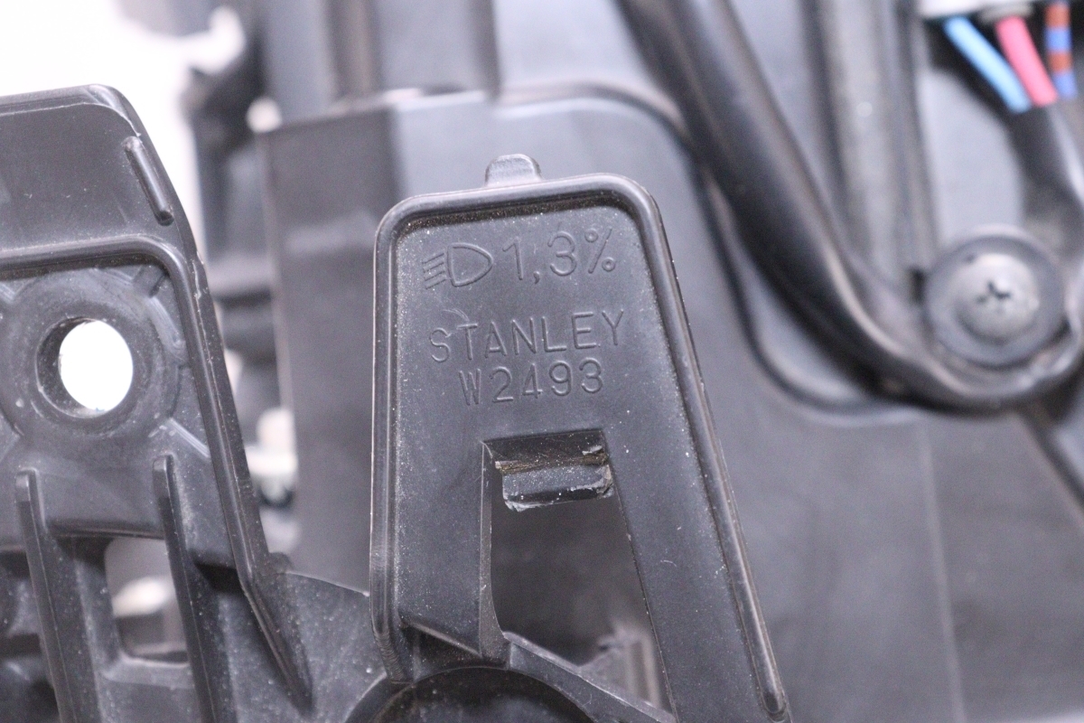 3Y-914★HID HA36S アルト ワークス★右ヘッドライト STANLEY W2493 ブラック★スズキ 純正 (RO) HA36S アルトワークス ヘッドライト 18800LM LEDヘッドライト H27.3〜純正交換HID