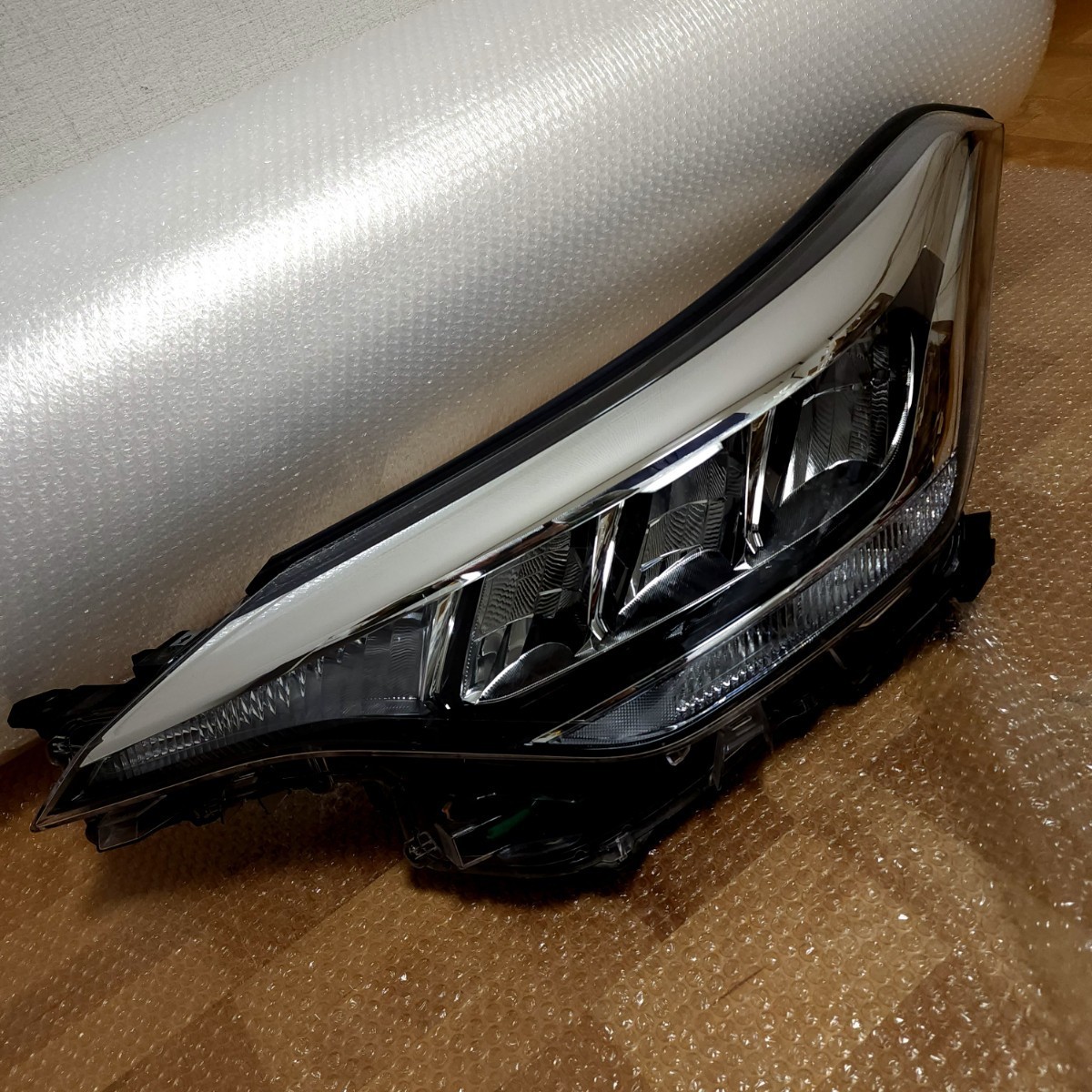 希少 C-HR 後期 NGX10 NGX50 ZYX10 純正 ヘッドライト S S-T KOITO 10-113 打刻B 左 助手席側 ZYX11 棚B896 検索) グリル テール フォグ 