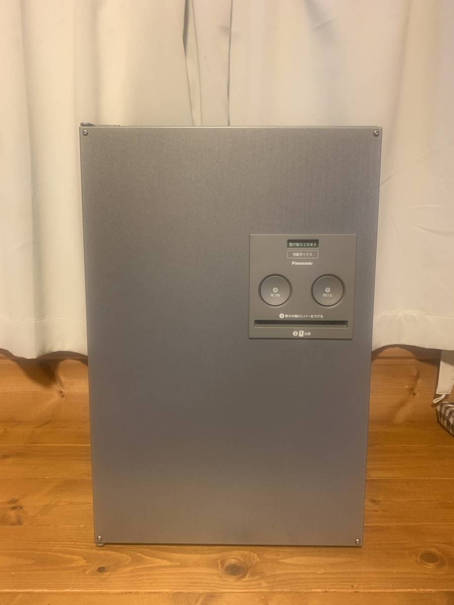 [No.182] Panasonic(パナソニック) 住宅用宅配ボックス COMBO ミドルタイプ CTNR4021LSC ステンシルバー色 左開き 展示中古品