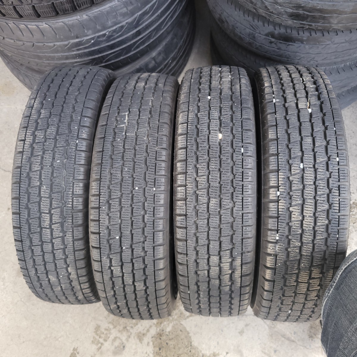 ◇軽トラ◇145/80R12 BRIDGESTONE W300スタッドレスタイヤ中古4本セット