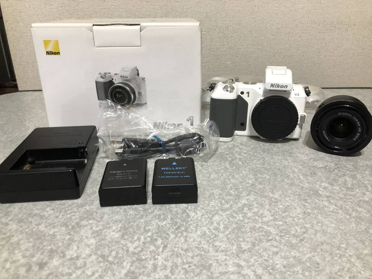ニコン Nikon 1 V2 ホワイト1Nikkor 10-30mm F3.5-5.6 VRミラーレス一眼ボディレンズセット