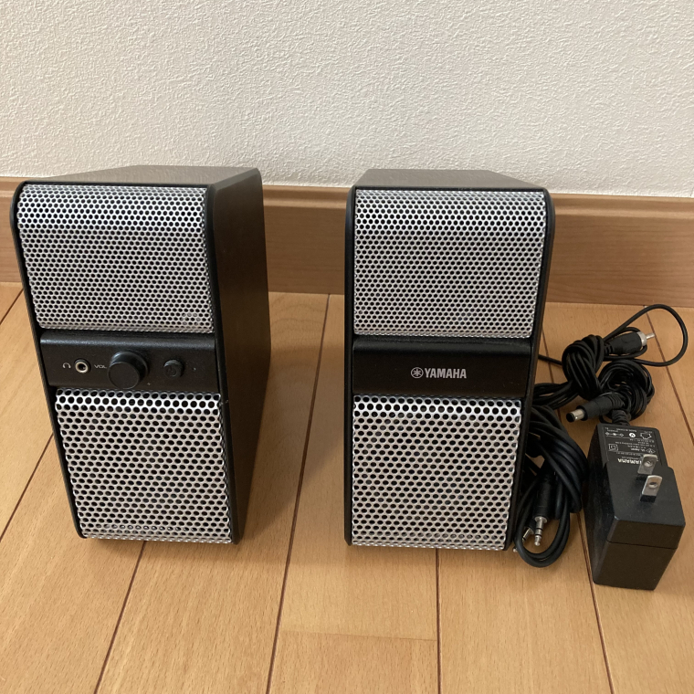 【中古美品】ヤマハ パワードスピーカー シルバー NX-50　コンパクト　マルチメディア