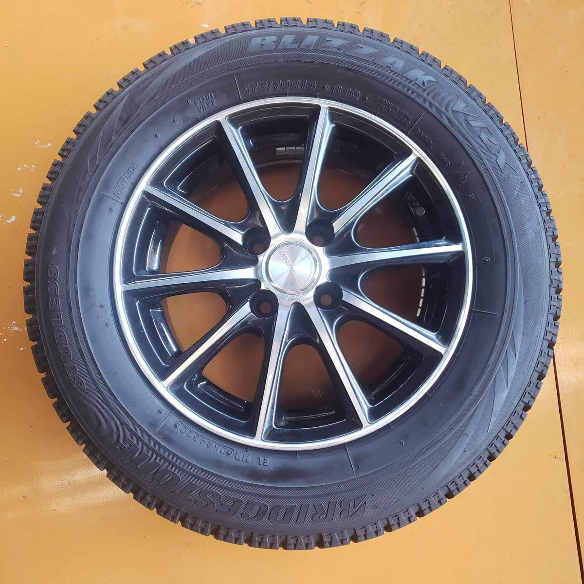 6065】☆【送料無料】☆ 175/70R14 4本セット冬タイヤBRIDGESTONE