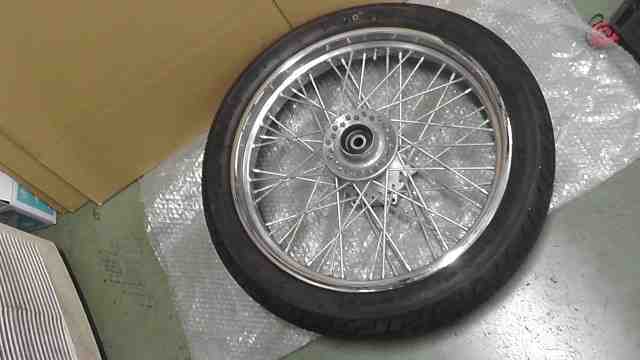 100%新品，お得 ドラッグスター400 VH01J の フロントホイール タイヤ