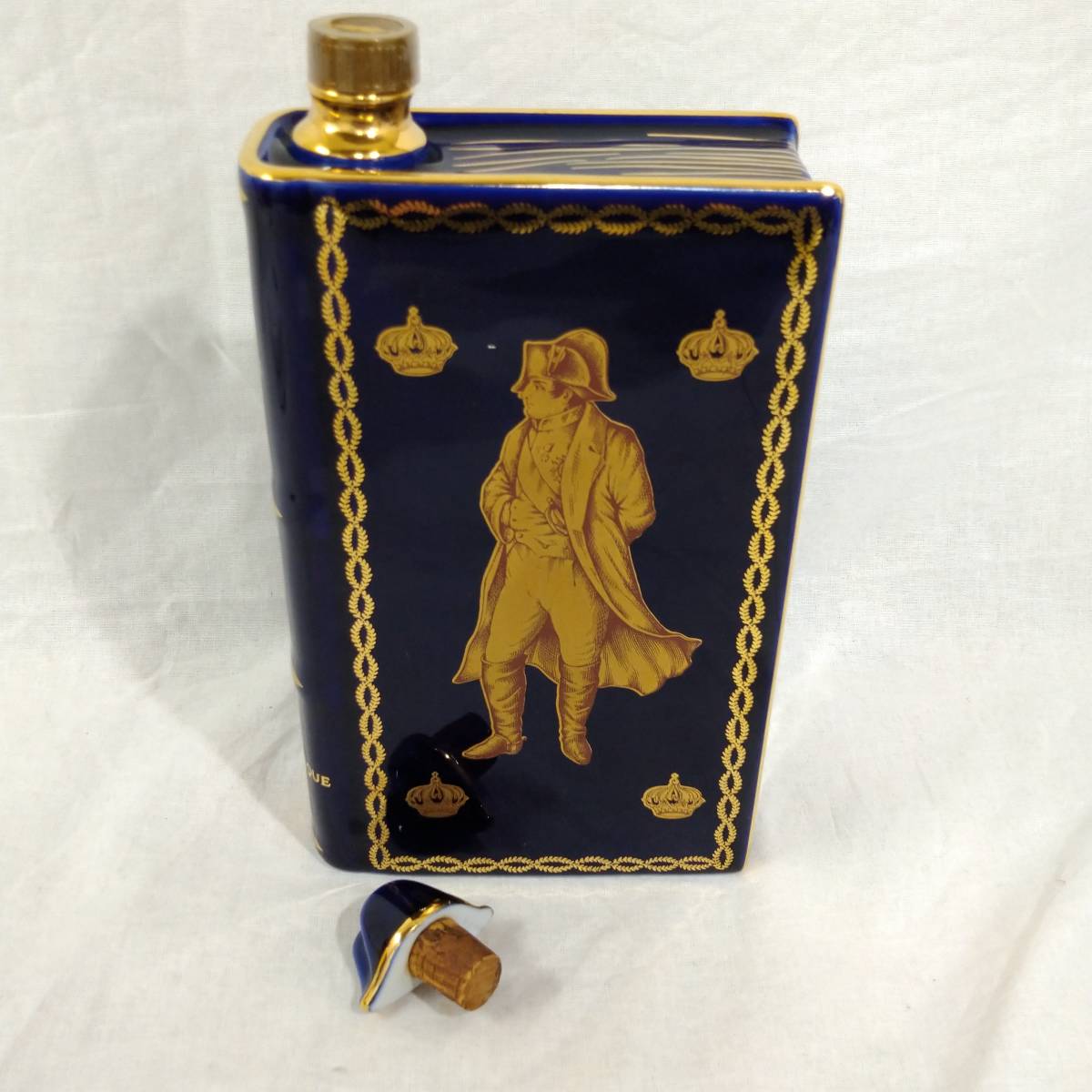 【CAMUS】カミュ NAPOLEON ナポレオン ブック 青陶器【洋酒 ブランデー お酒 コニャック COGNAC 高級 ブランド 古酒 お洒落】37