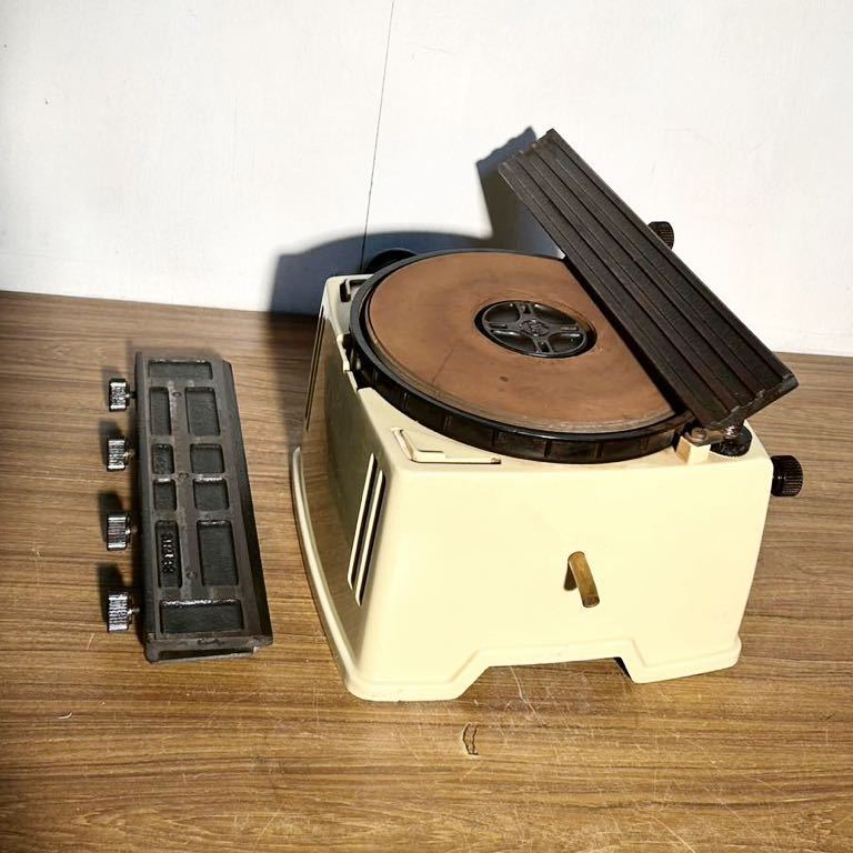 マキタ 9820-1 刃物研磨機 ガイド付 AC100V ハサミ、包丁の研磨に 刃物研磨