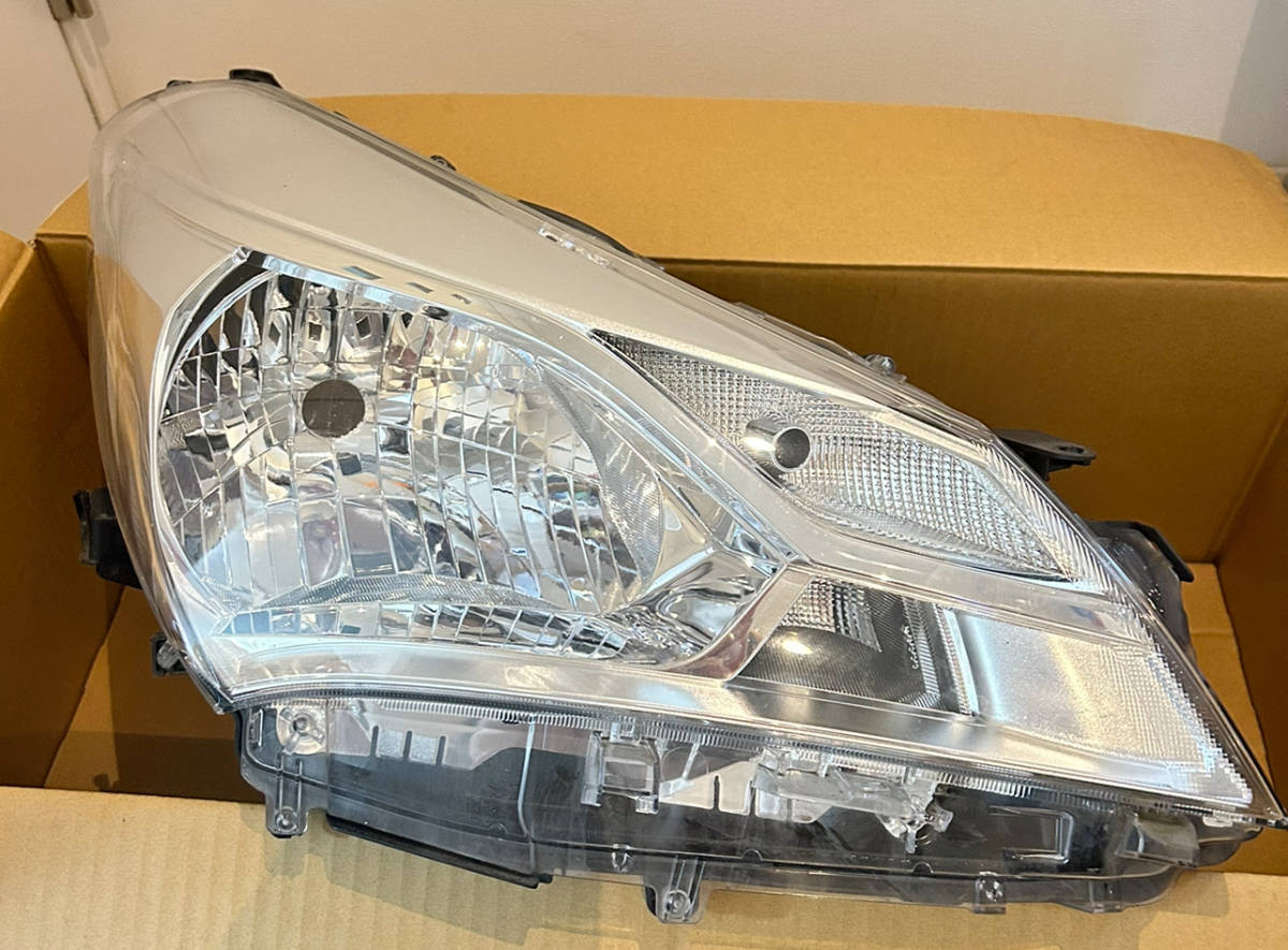 中古 ヴィッツ DBA-NSP130 右左純正ヘッドランプ NSP130 ヴィッツ トヨタ純正 ヘッドライト 右側 81130-52L40 中古