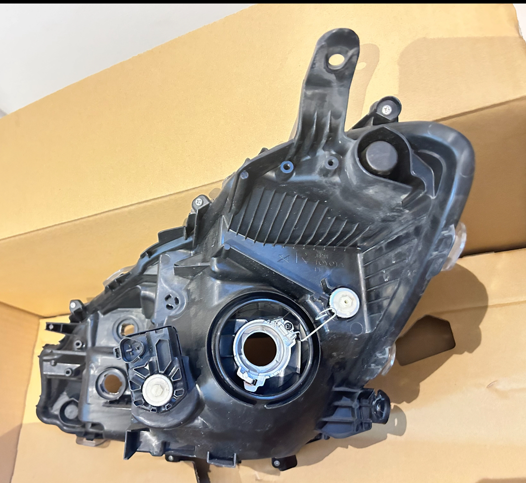 NSP130 ヴィッツ トヨタ純正 ヘッドライト 右側 81130-52L40 中古