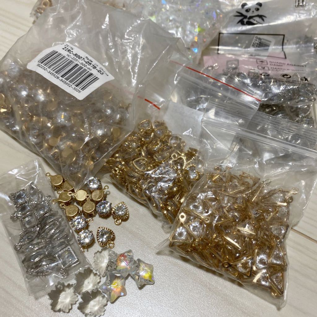キュービックジルコニア　ガラスチャームのみ　パーツセット　ビーズ