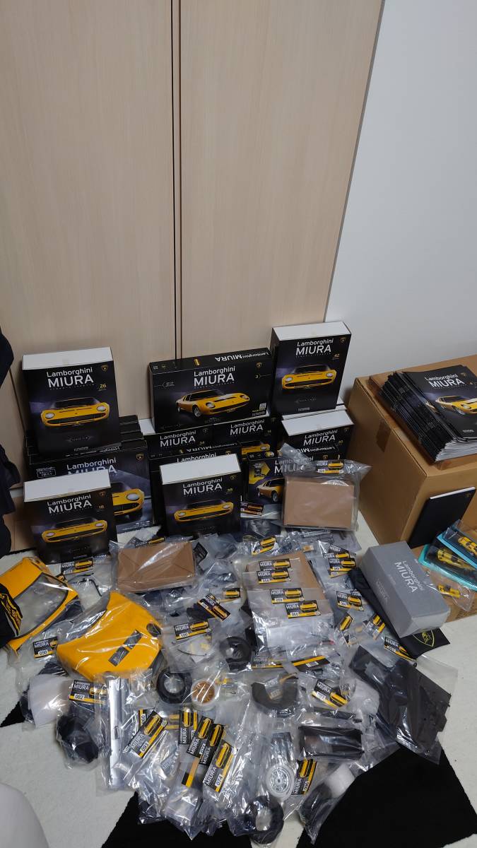 アシェット ランボルギーニ ニウラ 1⁄8 スケール 全号 未組み立て